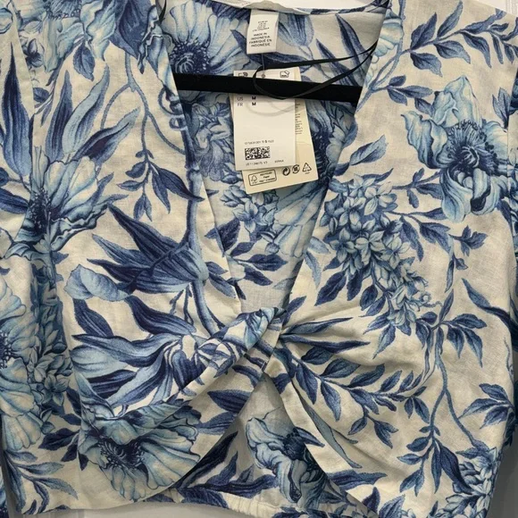 H&M Floral Blue and White Wrap Crop Top - Picture 5 of 5